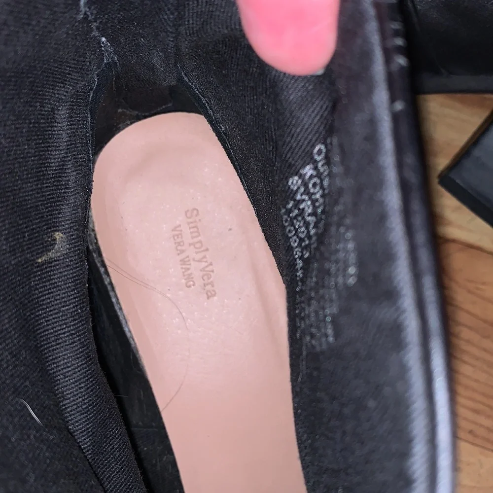 Simply Vera Wang Randie 8-1/2 ankle boots 3” black rear zip tab booties EUC